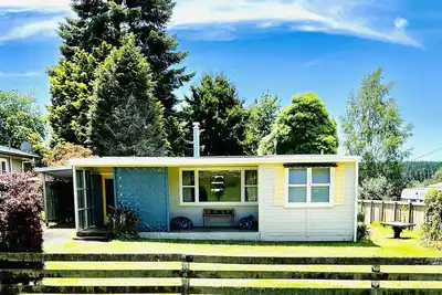 Image de Mango Mansion - 2 minute walk to the lake!