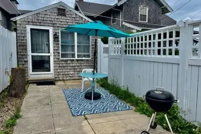 Image de 1-Bedroom cottage, 200ft from the beach