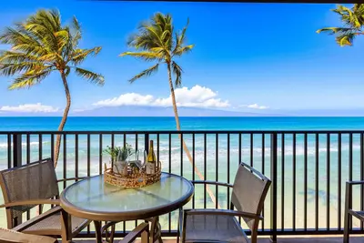 Image de Stunning oceanfront view with Maui-inspired design