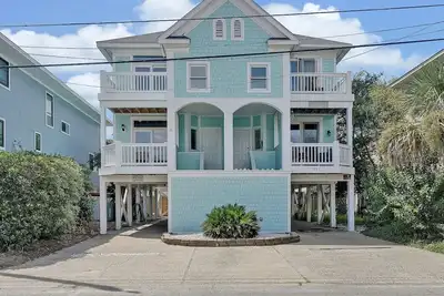 Image de Henderson Haven 4 Br / 3 Ba Villa, Steps to Beach
