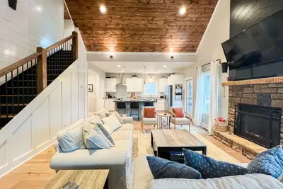 Image de New Modern Cabin Oasis | Close to Helen & Wineries