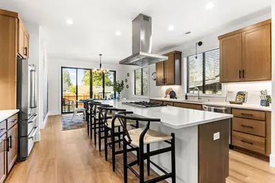 Image de Luxury Modern Farmhouse near Dt