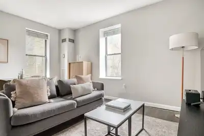 Image de Deluxe Dorchester Savin Hills 2br nr Milton T, by Blueground