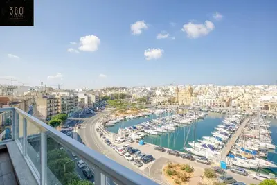 Seafront, designer Apt with Private Terrace + Wifi
