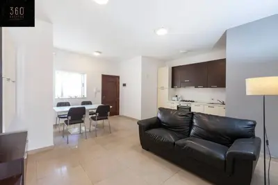 Image de Da Vinci · Spacious central 2br, just off Uni/Hospital & Wifi