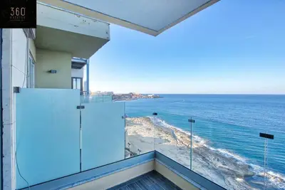 Image de Spacious 3br opposite beach - Ac