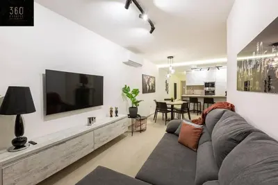 Beautiful, cozy Apt just off the Promenade & Wifi