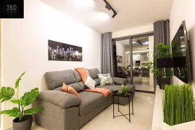 Beautiful, cozy Apt just off the Promenade & Wifi