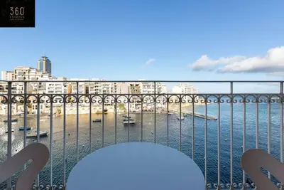 Image de Seafront Haven with Breathtaking Sunsets w\/ Wifi