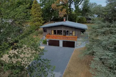 Image de Chalet א Rochefort avec jardin