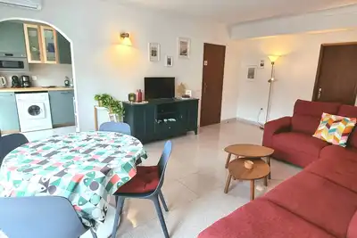 Image de 5 minutes from the beach! modern apartment with renovated kitchen and bathroom.
