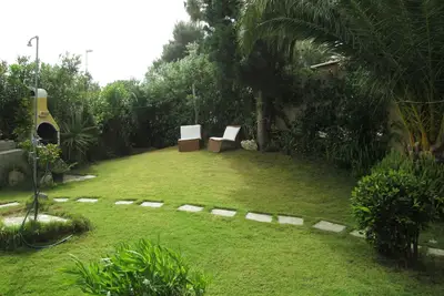 Image de Portion of villa with garden 400 from the sea