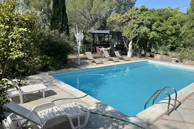 Image de Villa avec piscine sur les hauts de Nîmes, à 10 mn des Arènes