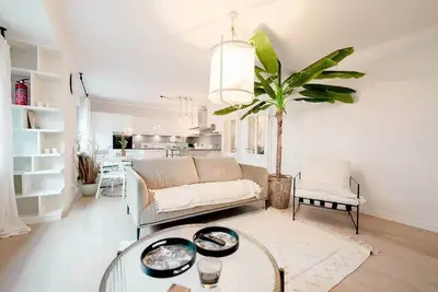 Image de Bright Apt w/ Smart Tv, WiFi & Walk to Parc Merl