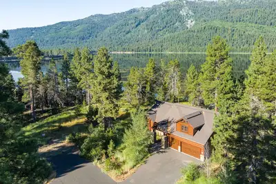 Image de Exquisite Retreat Lake Cascade Near Tamarack