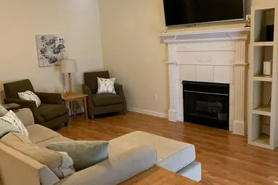 Image de Walking Distance to Masters, 3 Parking Spots, 3/2 with comforts of home