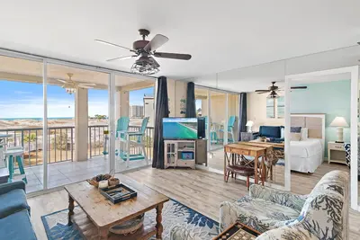 Image de 2br Family-Friendly Condo with Balcony + 3 Pools & Bikes | Magnolia House 211