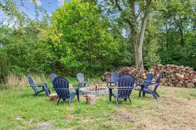 Image de Huge Private Lot 5 mins to Stadiums 3 King Beds