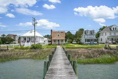 Image de Almost Heaven | Waterfront w/ Private Pier & Boat Dock, Pet Friendly, Fireplace, Sunset Views