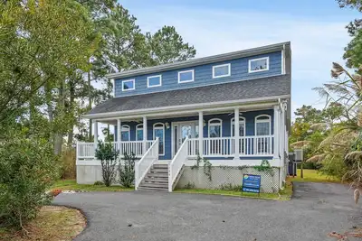 Image de Blue Sea Star | Quiet Oyster Bay Cul-de-Sac w/ Screened Porch, First-Floor Suite & Pet Friendly
