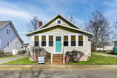 Image de Changing Tide - Downtown location w/ large deck!