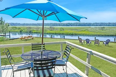 Image de Conch Shell | Piney Island Waterfront w/ Wraparound Deck, Lighthouse Views & Boat-Friendly Access