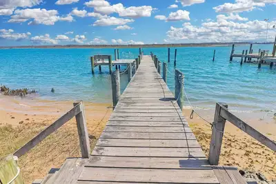 Image de Herbie's Hideaway | Luxury Water Views, Dock Access & Screened Porch Near Memorial Park