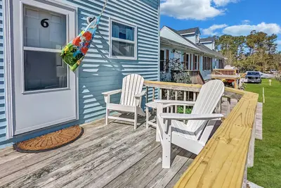 Image de Heron Landing | Remodeled Coastal Cottage, Walk/Bike to Memorial Park