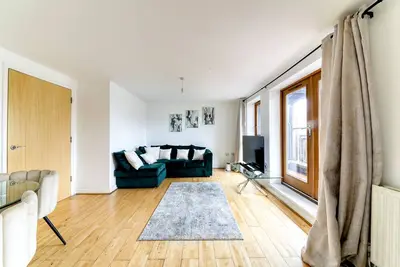 Image de Beautifully Presented 2 Bedroom, 2 Bathroom In Croydon With Parking
