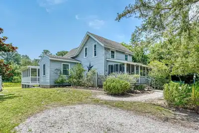 Image de Homestead | Historic Cottage on 30 Acres, Porches, Bay Breezes, Outdoor Shower, Nature Retreat