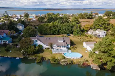 Image de Island Estate | 5br Waterfront w/ Private Pool, Large Family Retreat, Pet Friendly
