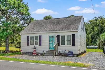Image de Lazy Days | Main Street Cottage w/ Snippet Bay Views, Close to Town + Trails, Pet Friendly