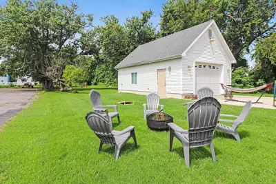 Image de Lottie's Lookout | Spacious 3-Level Chincoteague Home Near Downtown w/ Large Yard & Pet Friendly