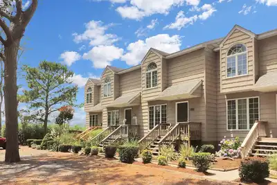 Image de Misty's Thicket | Private Pier + 2 Screened Porches, Water Views, Cozy Townhome