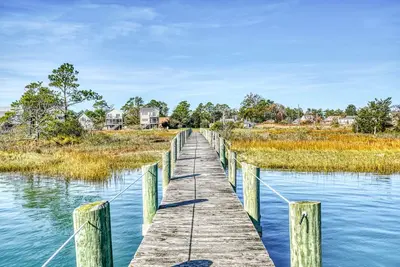 Image de Moon Rising | Waterfront Dock, Lighthouse Views + Screened Porch Near Memorial Park