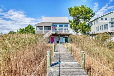 Image de Return | Waterfront Views, 600' Pier, Decks, Boat-Friendly, Lighthouse + Wildlife Vistas