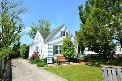 Image de Sea Charm - Downtown, Screened porch!