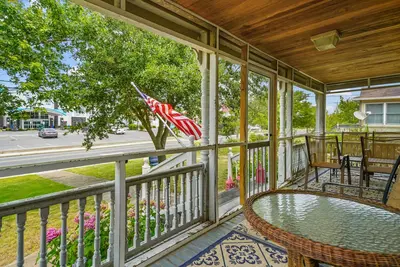 Image de Serendipity | Classic Chincoteague Home Walk to Main Street w/ Screened Porch & First-Floor Bedroom