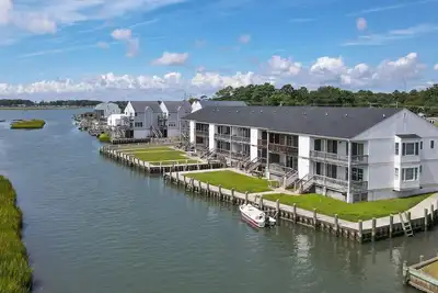 Image de Stingray | Waterfront Condo w/ King Suite, Private Balcony + Incredible Bay Views