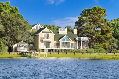 Image de Windshadow | Bayfront Sunsets w/ Screened Gazebo, Dock, Fireplace, Sky Deck Porch & Pet Friendly