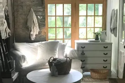 Image de Cozy barn space  i. e “Hawthorne” #1