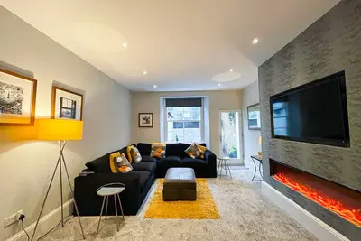 Image de Your Humble Abode with Private Garden & Fireplace