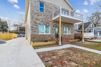 Image de House near Patapsco River 2700 square feet