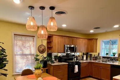 Image de Hip, SoCo Space-78704 Ideal for Long-Term Stays