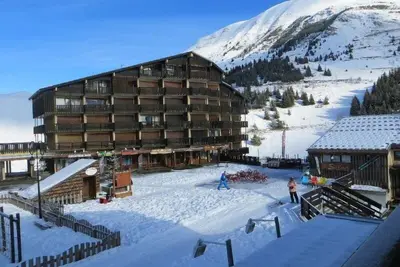Image de Pied des pistes de ski, 3ème étage, vue panoramique, balcon, casier à ski, 35m², Auris en Oisans