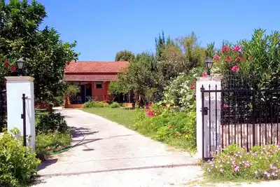 Image de Family House beside the River