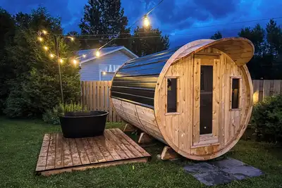 Image de Home w/ Fire Pit+ Big Fenced yard and Driveway!