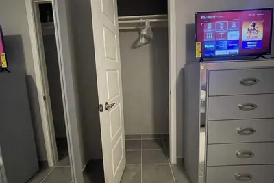 Image de Stylish 2-bedroom unit