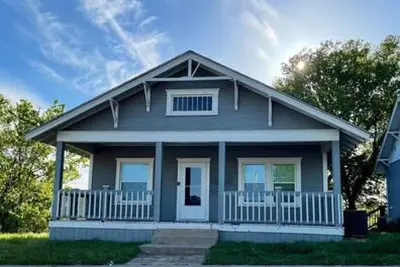 Image de Augusta Bungalow - Trois Chambres Maison, Couchages 8