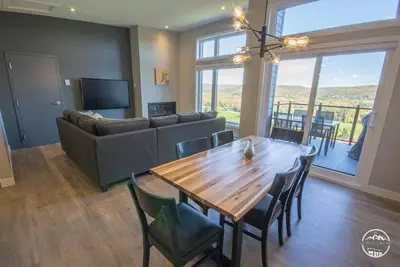 Image de Condo luxueux en montagne avec vue sur golf et glissades